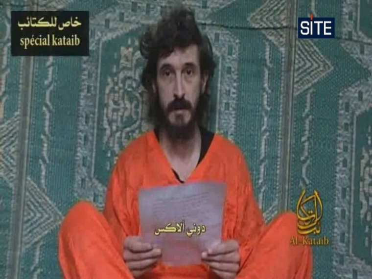 Image, diffusée par le SITE Intelligence Group le 9 juin 2010, montrant Denis Allex, conseiller français en sécurité retenu en otage, s'adressant au peuple français ( SITE INTELLIGENCE GROUP / - )