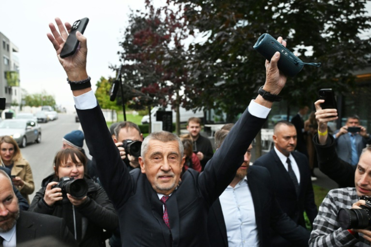 Andrej Babis à son arrivée devant ses partisans à Prague, en République tchèque, après les résultats des législatives le 4 octobre 2025. ( AFP / Michal Cizek )