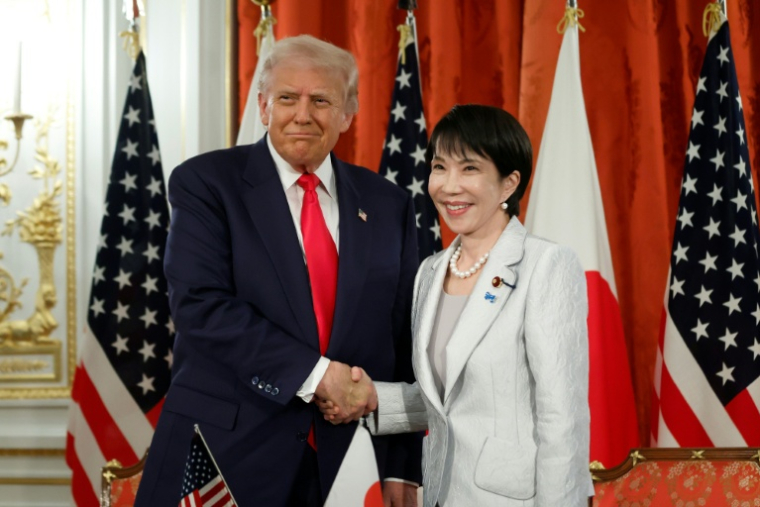 La Première ministre japonaise Sanae Takaichi et le président américain Donald Trump à Tokyo, le 28 octobre 2025 ( POOL / Kiyoshi Ota )