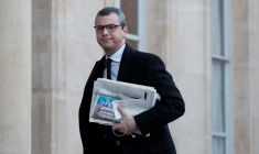 UN PROCHE CONSEILLER DE MACRON VISÉ PAR UNE PLAINTE