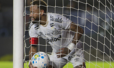 Neymar trolle ses détracteurs avec une célébration en mode poker