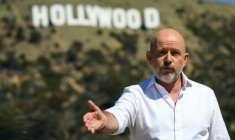 Le candidat républicain à l'élection du gouverneur de Californie, Steve Hilton, pendant une conférence de presse à Los Angeles, le 14 octobre 2026 ( AFP / Patrick T. Fallon )