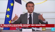 Macron demande à ses ministres d'être "exemplaires" et d'agir toujours "avec la plus grande dignité"