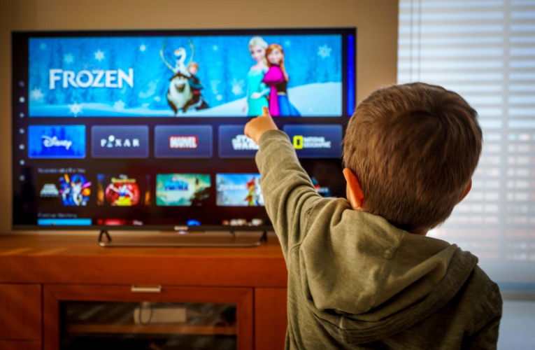 Quand Netflix et Disney+ se mettent à la publicité. crédit photo : Adobe Stock