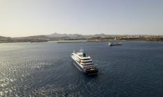 Le navire de croisière MV Hondius, près du port de Praia (Cap-Vert), le 3 mai 2026 ( AFP / - )