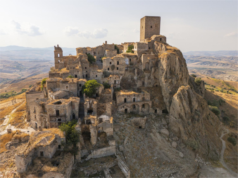 Les villages fantômes sont devenus des lieux touristiques à part entière. ( crédit photo : Getty Images )