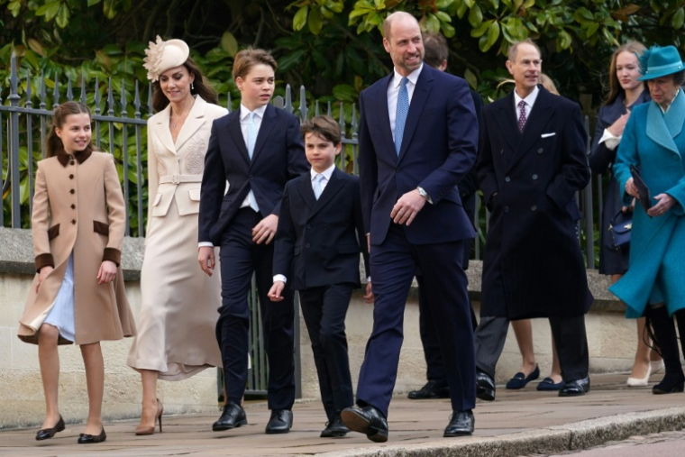 (GàD): les princesses Charlotte et Catherine, les princes George, Louis, William, Edward et la princesse Anne se rendent à la chapelle Saint-Georges de Windsor pour la messe de Pâques, le 5 avril 2026  ( POOL / Alberto Pezzali )