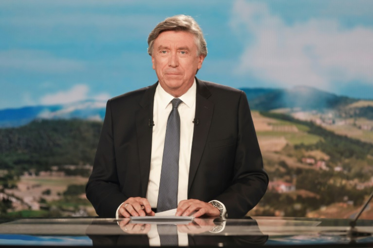 Le présentateur et journaliste Jacques Legros avant le journal télévisé de TF1 à Paris, le 21 juillet 2021 ( AFP / Ludovic MARIN )