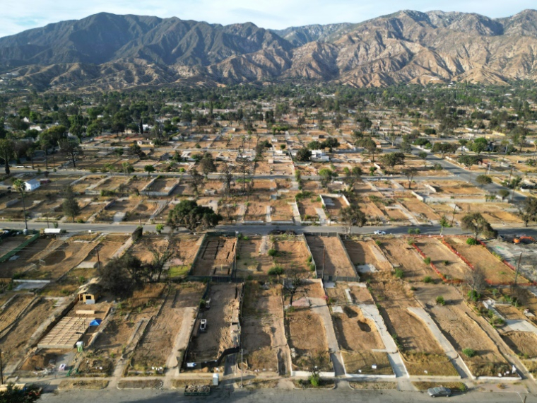 Une zone résidentielle récemment touchée par des feux de forêt, à Altadena, en Californie, le 21 août 2025 ( AFP / Robyn Beck )