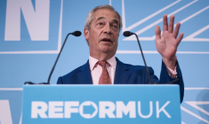 Le dirigeant de Reform UK, Nigel Farage, s'exprime lors d'une conférence de presse, à Londres, le 10 juin 2025 ( AFP / BENJAMIN CREMEL )