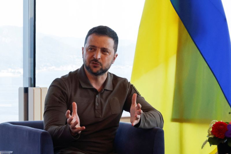 Le président ukrainien Volodimir Zelensky s'exprime au cours du sommet du G7