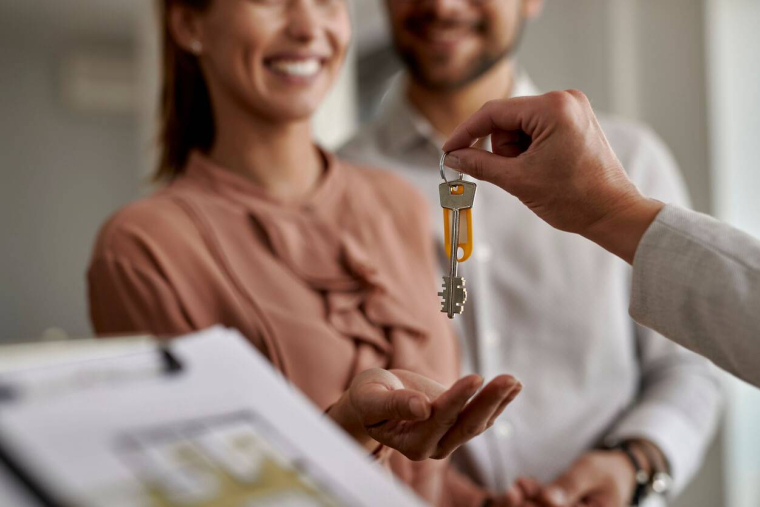 Premier achat immobilier : par où commencer son épargne ? / iStock.com - Drazen Zigic