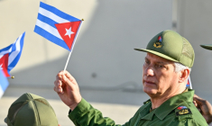 Le président cubain Miguel Diaz-Canel, le 22 mai 2026 pendant une manifestation de soutien à son prédécesseur Raul Castro devant l'ambassade des Etats-Unis à La Havane ( AFP / ADALBERTO ROQUE )