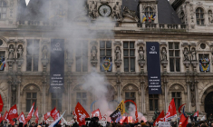 Les banderoles ont été déployées sur la façade de l'Hôtel de ville ( AFP / GEOFFROY VAN DER HASSELT )