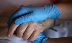 L'Assemblée nationale a adopté vendredi plusieurs articles clés de la loi sur l'aide à mourir, notamment un article définissant les critères d'éligibilité pour y accéder ( AFP / Pascal POCHARD-CASABIANCA )