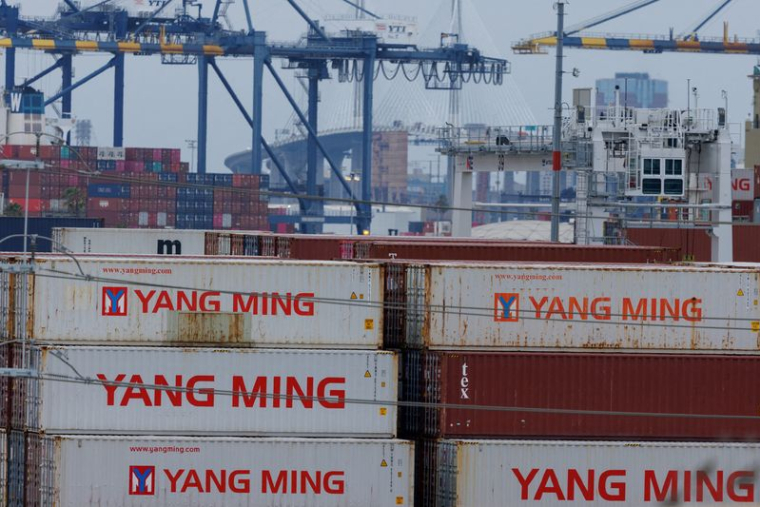 Des conteneurs d'expédition en provenance de Chine au port de Los Angeles