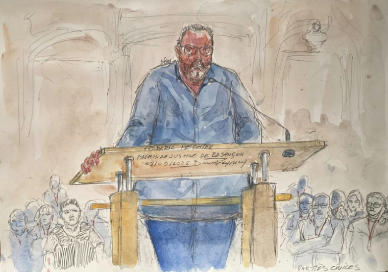 Croquis d'audience du procès de Frédéric Péchier, ancien anesthésiste, accusé d'avoir empoisonné 30 patients, dont 12 sont morts, le 8 septembre 2025 au tribunal de Besançon, dans le Doubs ( AFP / Benoit PEYRUCQ )