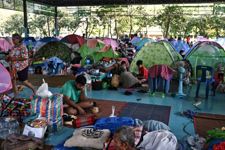 Des habitants déplacés dans un centre d'hébergement de la province de Surin, le 11 décembre 2025 en Thaïlande, lors d'affrontements à la frontière avec le Cambodge ( AFP / Lillian SUWANRUMPHA )