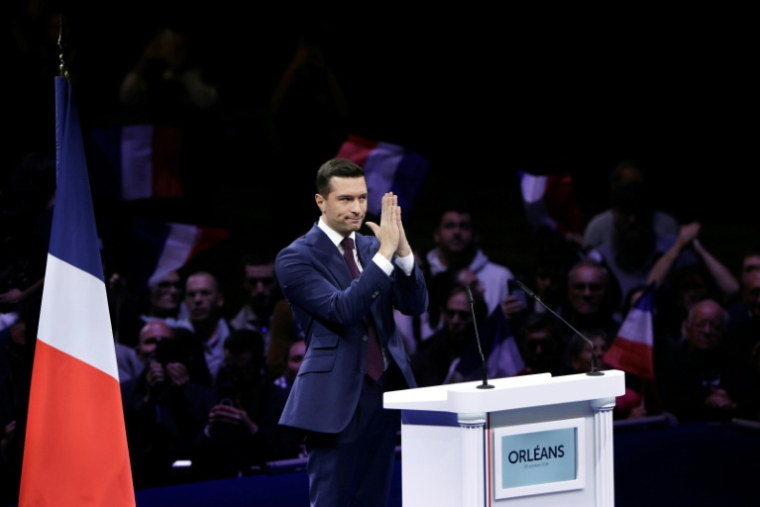 Jordan Bardella, président du RN, lors d'un rassemblement marquant le lancement de la campagne de Marine Le Pen, le 25 octobre 2026 à Orléans, dans le Loiret ( AFP / Alain JOCARD )
