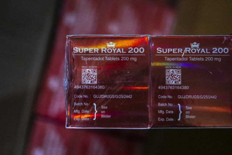Des comprimés de tapentadol de la marque "Super Royal 200" saisis par l'Agence nationale de lutte contre la drogue (NDLEA) à Lagos, le 19 février 2026 au Nigeria ( AFP / OLYMPIA DE MAISMONT )