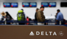 DELTA AIR LINES MONTE AU CAPITAL D'ALITALIA, ATLANTIA DEMANDE UNE REFONTE DU PLAN DE SAUVETAGE