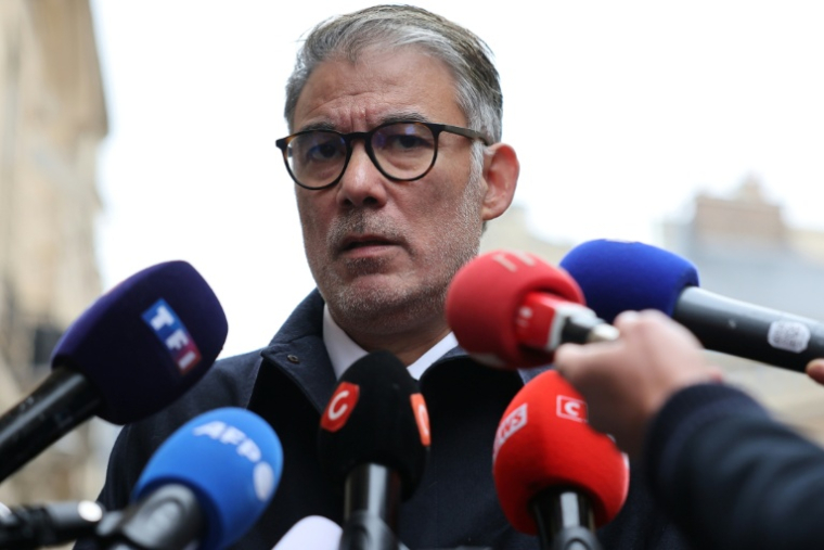 Le patron du PS Olivier Faure devant la presse après son entretien avec le Premier ministre Sébastien Lecornu à Matignon, le 3 octobre 2025  ( AFP / Anne-Christine POUJOULAT )