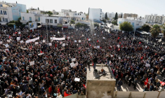 MANIFESTATION EN TUNISIE CONTRE LA SUSPENSION DU PARLEMENT