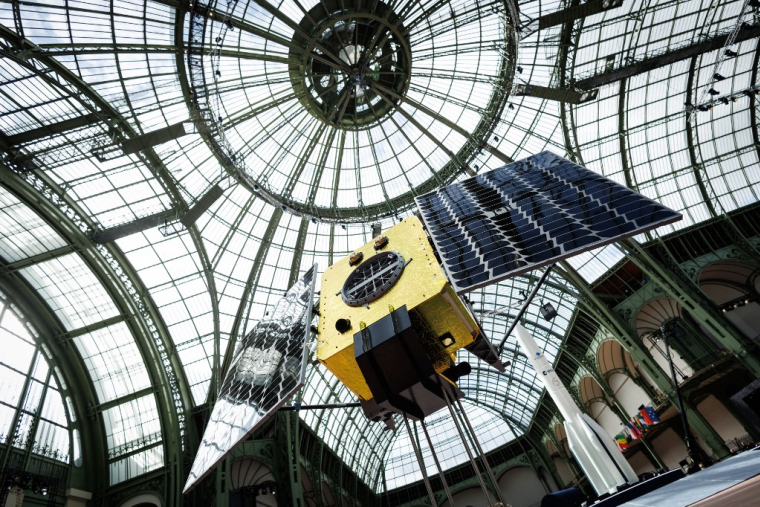 Un satellite à Paris, le 9 septembre 2026. (illustration) ( AFP / SIMON WOHLFAHRT )