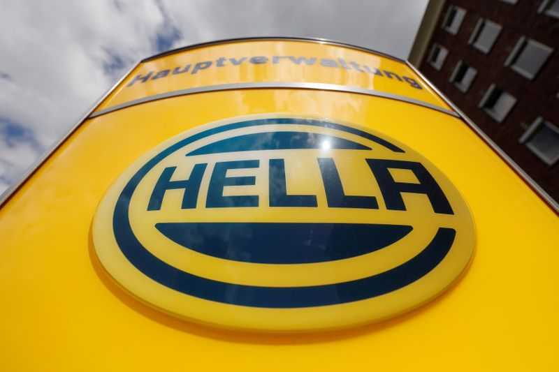 LE FRANÇAIS FAURECIA ACQUIERT L'ÉQUIPEMENTIER AUTO ALLEMAND HELLA