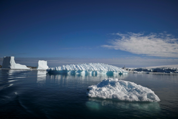 Immense étendue de glace au pôle sud, l'Antarctique est aujourd'hui protégé par un statut unique au monde sur lequel s'accordent une soixantaine de pays ( AFP / Juan BARRETO )