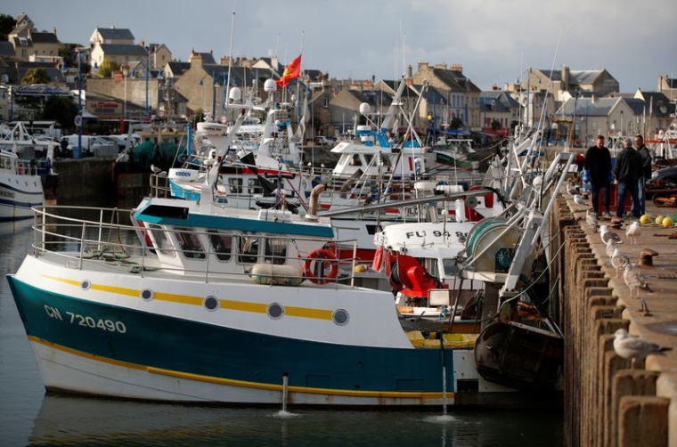 PARIS SUSPEND LA MISE EN OEUVRE DE MESURES DE RÉTORSION CONTRE LONDRES