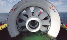 L'énergie marémotrice récupérée à l'aide de turbines immergées est renouvelable, propre, et moins perturbante pour l'écosystème sous-marin que les éoliennes en pleine mer. (© DCN)