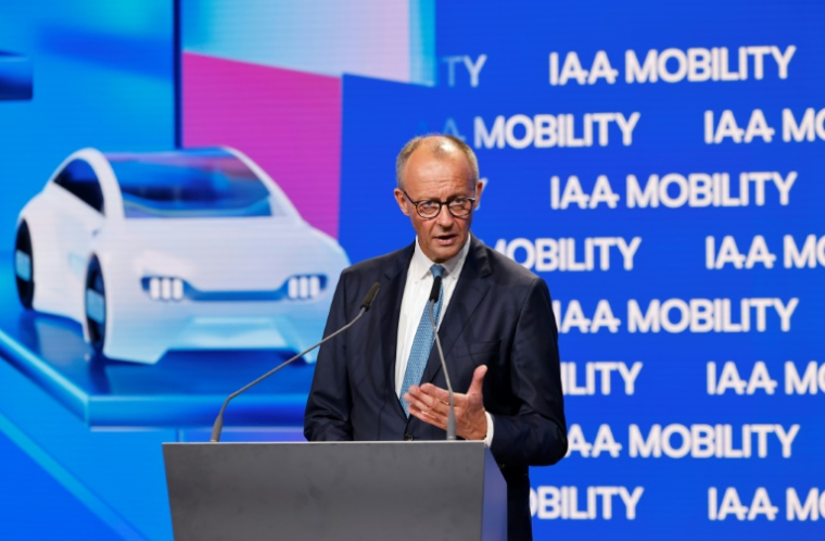 Le chancelier allemand Friedrich Merz lors de l'inauguration du salon international de l'automobile à Munich, le 9 septembre 2025 ( AFP / Alexandra BEIER )