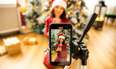 Comme chaque année, les stars font une pause pendant les fêtes pour passer du temps avec leurs proches. crédit photo : AdobeStock