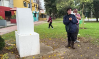 Colombie: recueillement sur le site où le candidat à la présidence Miguel Uribe a été abattu