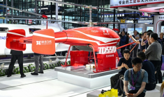 Un hélicoptère sans pilote, au salon mondial des drones de Shenzhen (Chine) le 21 mai 2026 ( AFP / Hector RETAMAL )