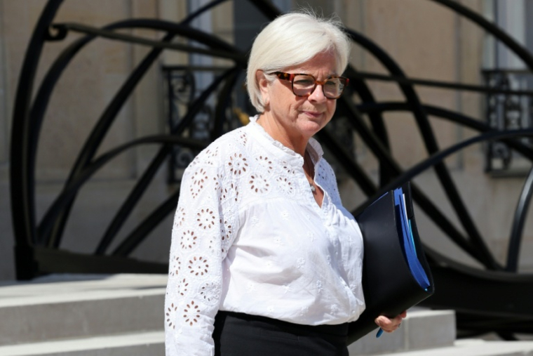 La ministre de la Défense, Catherine Vautrin, quitte le palais de l'Elysée à Paris, le 24 juin 2026 ( AFP / MEHDI FEDOUACH )