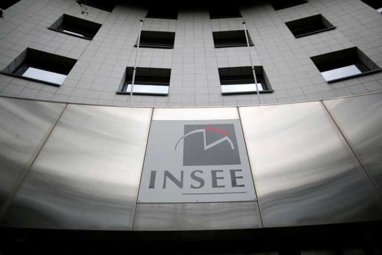 Le logo de l'Insee (Institut national de la statistique et des études économiques) sur un immeuble de bureaux
