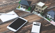 Lorsqu'un propriétaire vend un bien occupé, il doit notifier le locataire avec un « congé pour vendre », offrant au locataire un droit de priorité pour acheter le bien. (Crédit photo : Fotolia)