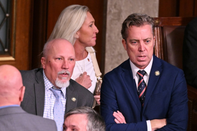 Le député républicain Andy Ogles (à droite) au côté du député républicain Chip Roy, dans l'hémicycle de la Chambre américaine des représentants, à Washington, le 3 janvier 2025 ( AFP / ROBERTO SCHMIDT )