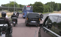 Football: les joueurs du PSG en route vers les Champs-Elysées