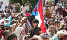 Des manifestants partisans du mouvement séparatiste du Conseil de transition du Sud (STC) réclame le rétablissement de l'Etat du Yémen du Sud, à Aden, dans le sud du pays, le 12 décembre 2025 ( AFP / Saleh Al-OBEIDI )