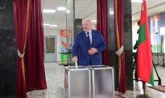 BIÉLORUSSIE: ARRESTATIONS MASSIVES EN MARGE DU RÉFÉRENDUM SUR LES ARMES NUCLÉAIRES