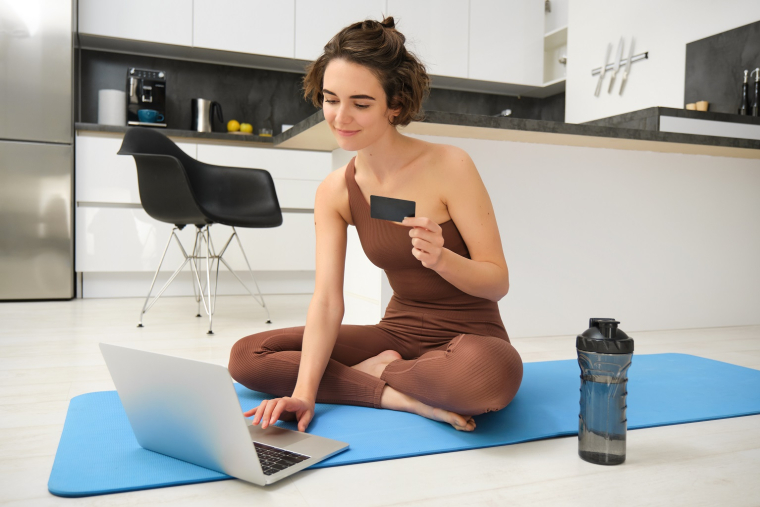 Il existe aujourd'hui une grande variété d'offres pour pratiquer le Pilates, que vous soyez en Ile-de-France ou ailleurs en France. (Crédit: Adobe Stock)