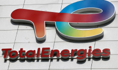Logo de la société pétrolière et gazière française TotalEnergies à Rueil-Malmaison