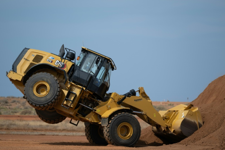 Des pneus pour engins lourds sont testés au Centre d'essai Michelin à Almeria, le 10 juin 2026 en Espagne ( AFP / JORGE GUERRERO )