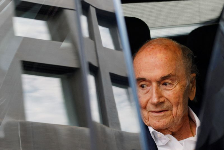 Sepp Blatter arrive au tribunal à Muttenz