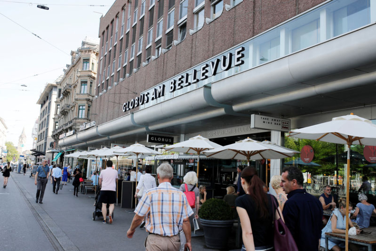 LE DISTRIBUTEUR SUISSE MIGROS MET EN VENTE CERTAINES ENSEIGNES