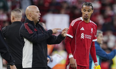 Arne Slot dément l'existence d'une sanction financière contre Hugo Ekitike