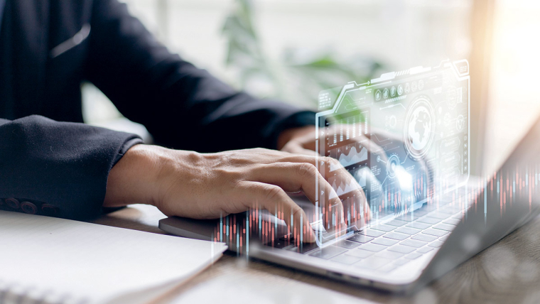 La déclaration de revenus par internet est obligatoire. (© Adosbestock)